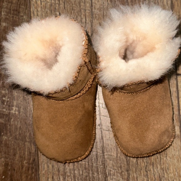 Uggs size S - Picture 3 of 7